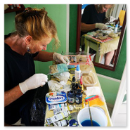 Melitta Winkler at work mit ihren MINIATUREN auf NAXOS!